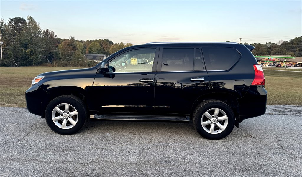 2010 Lexus GX Base photo 11