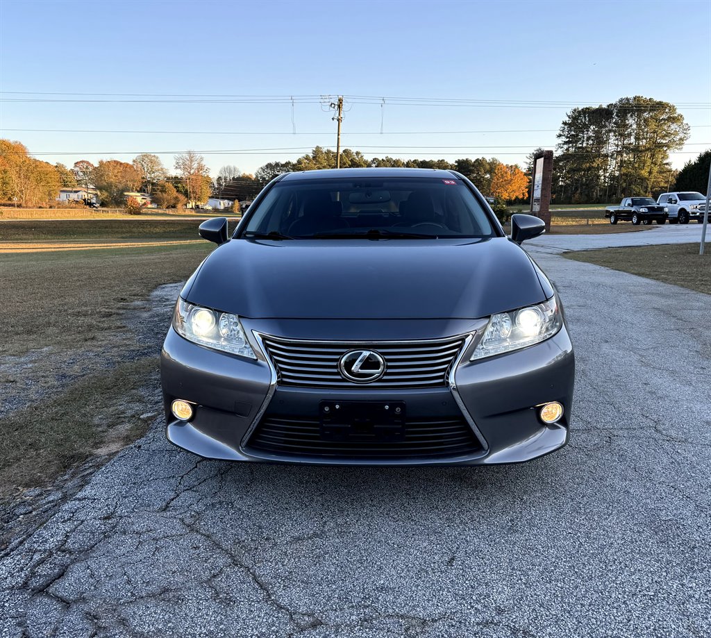 2013 Lexus ES 350 photo 2