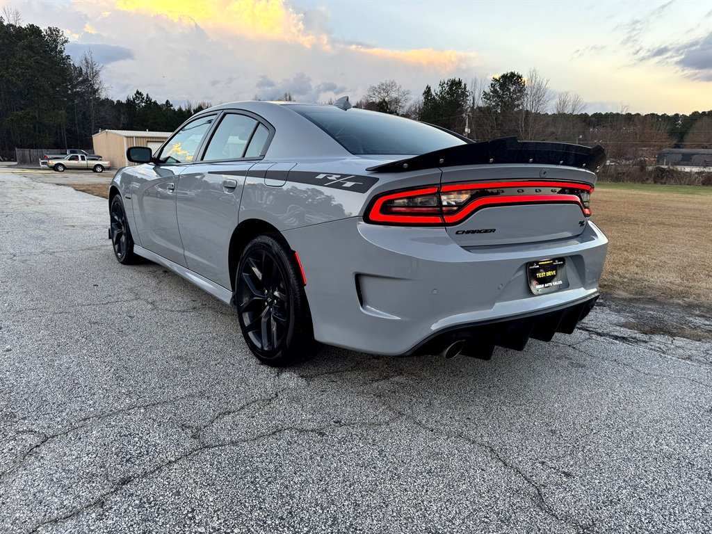 2022 Dodge Charger R/T photo 9