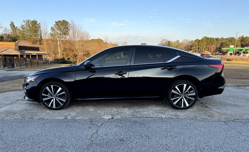 2020 Nissan Altima SR photo 11