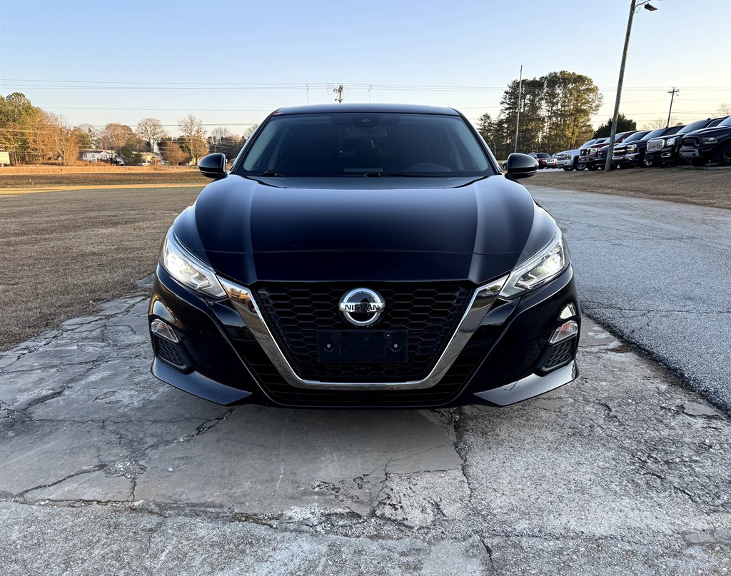 2020 Nissan Altima SR photo 2