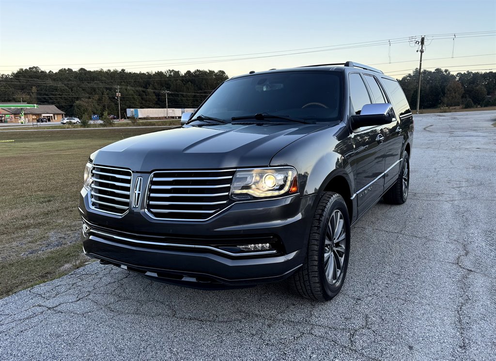 2017 Lincoln Navigator Select's photo
