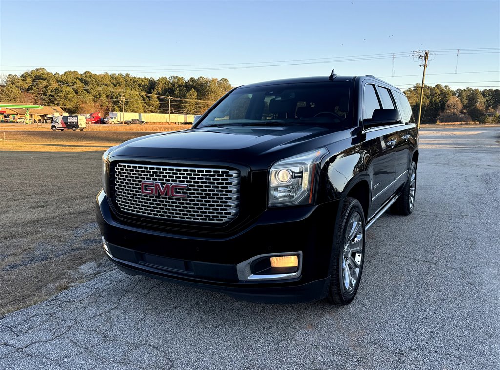 2016 GMC Yukon XL Denali's photo