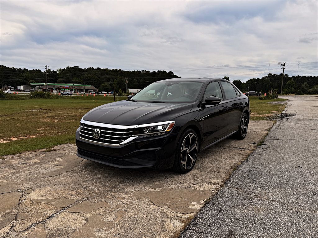 2020 Volkswagen Passat 2.0T R-Line Auto's photo