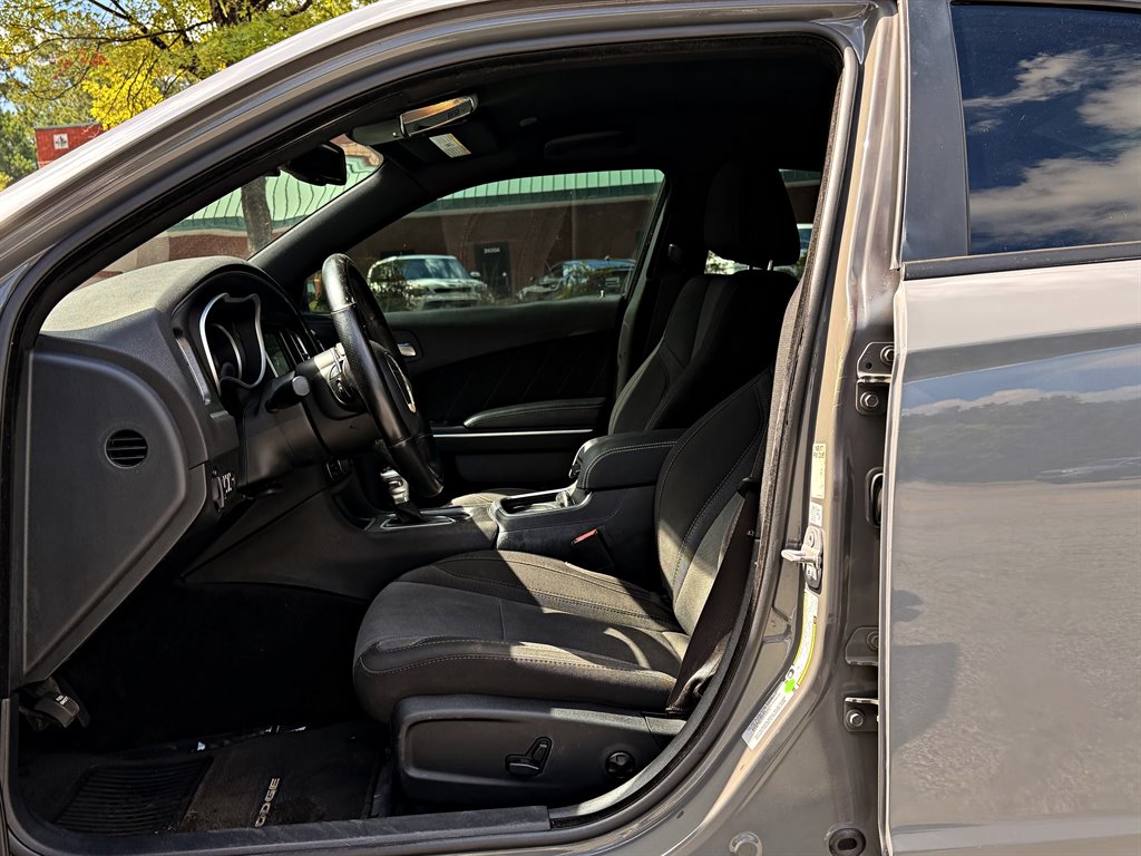 Dodge Charger photo 9