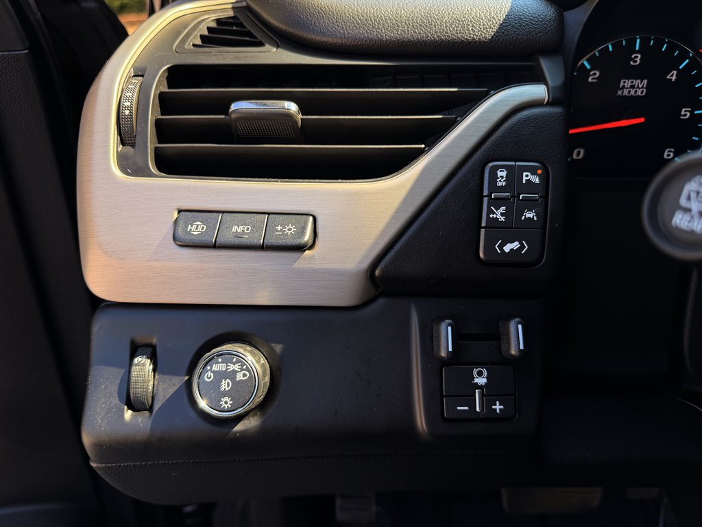 GMC Yukon XL photo 14