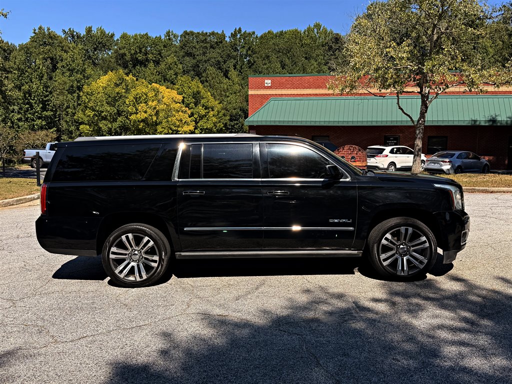 GMC Yukon XL photo 4