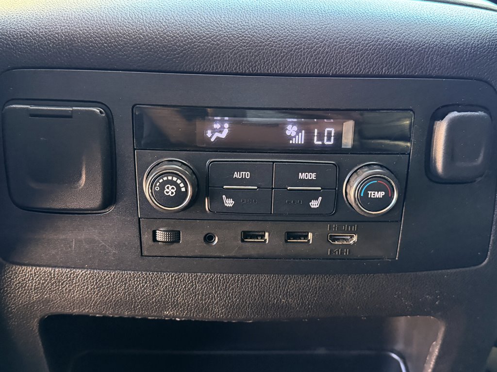 GMC Yukon XL photo 12