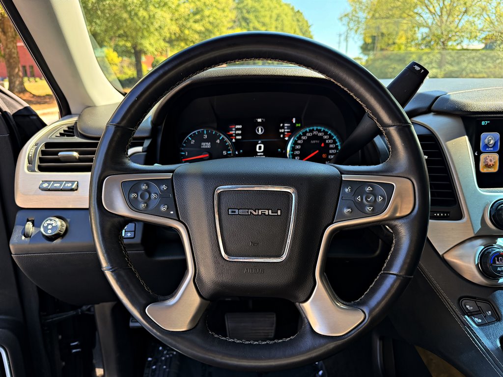 GMC Yukon XL photo 13