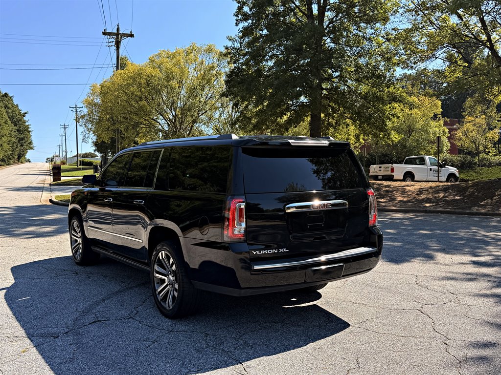 GMC Yukon XL photo 7