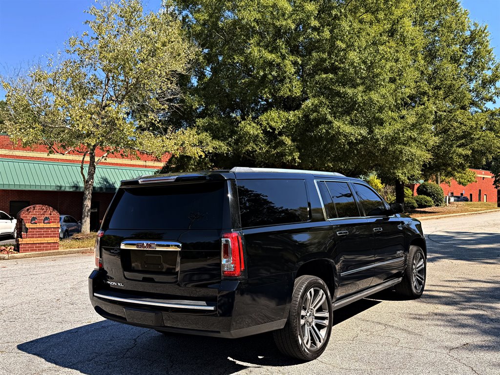 GMC Yukon XL photo 5