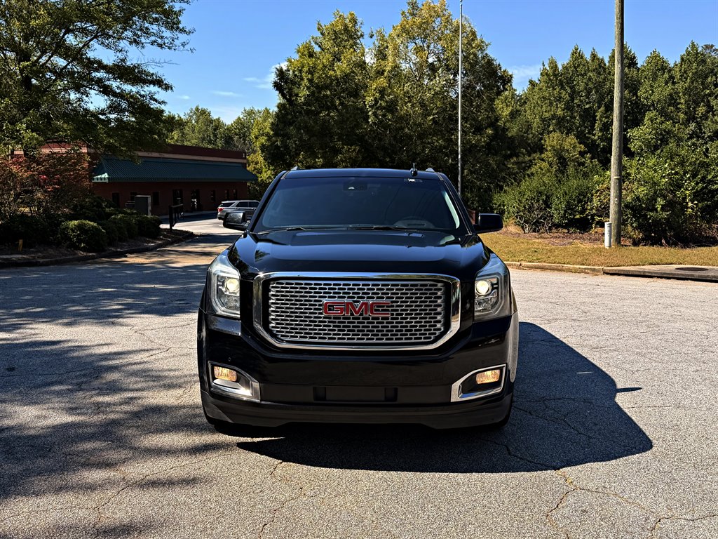GMC Yukon XL photo 2