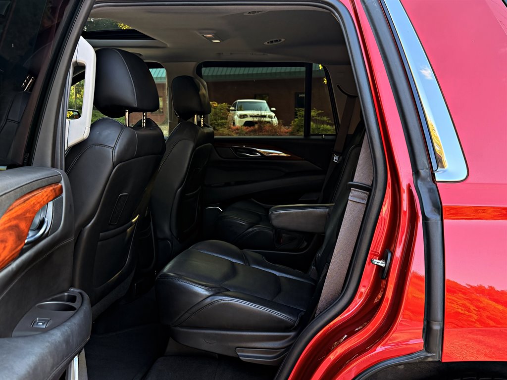 Cadillac Escalade photo 11