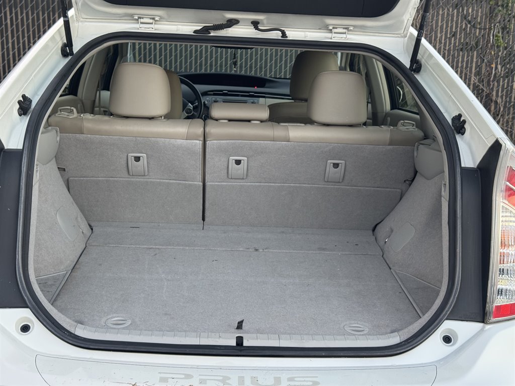Toyota Prius photo 9