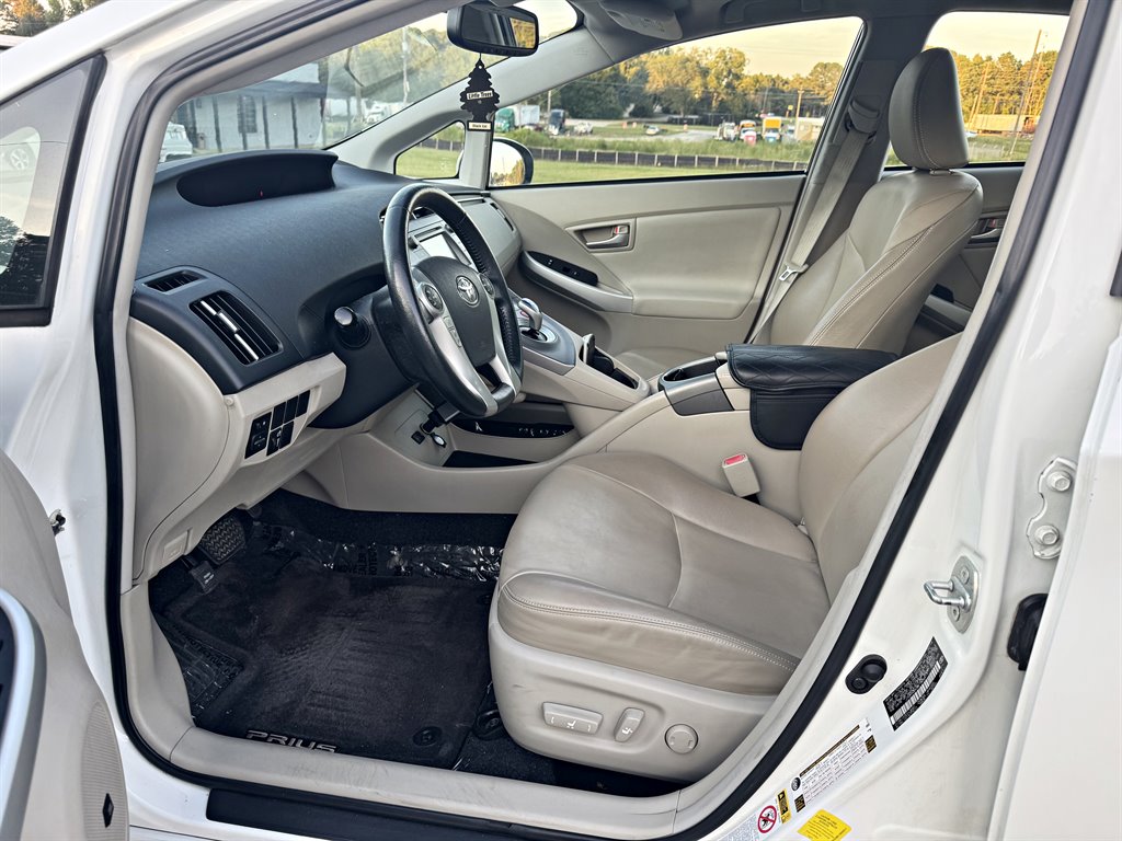 Toyota Prius photo 10