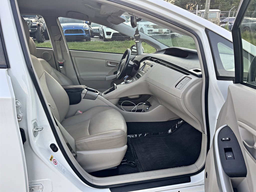 Toyota Prius photo 11