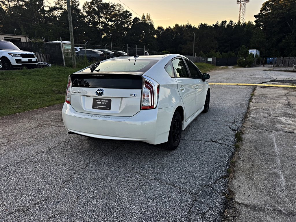 Toyota Prius photo 5