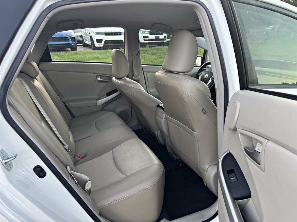 Toyota Prius photo 12