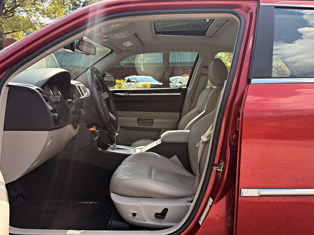 Chrysler 300 photo 9