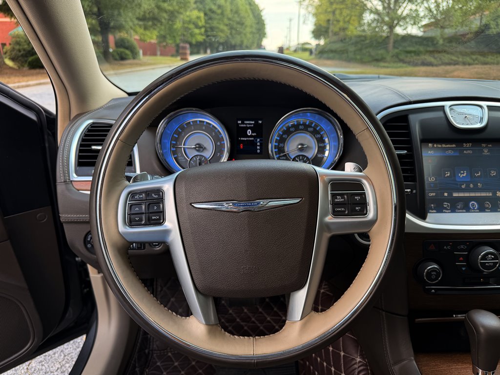 Chrysler 300 photo 13