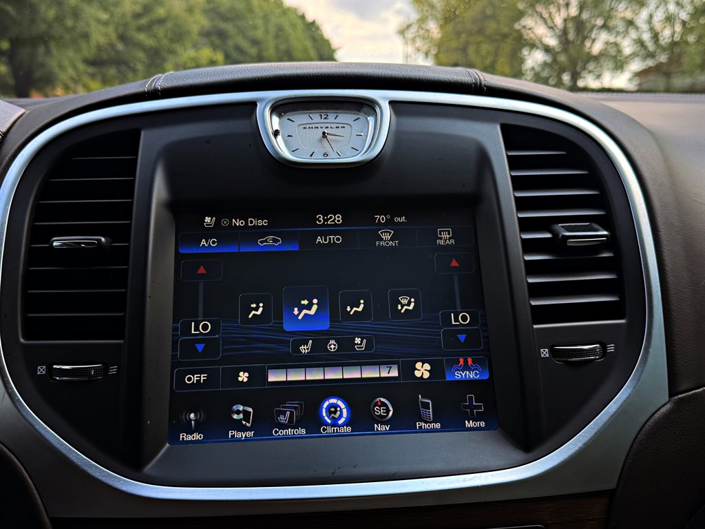 Chrysler 300 photo 18
