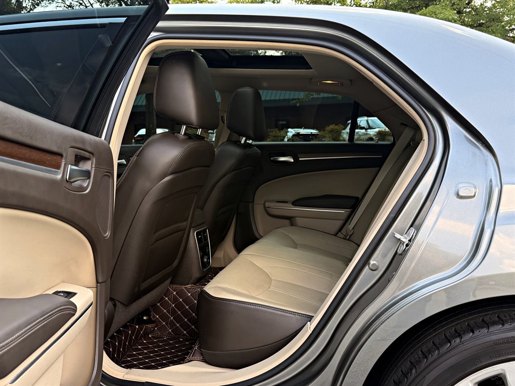 Chrysler 300 photo 10