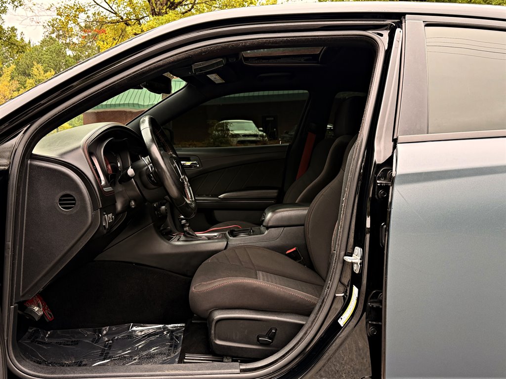 Dodge Charger photo 9
