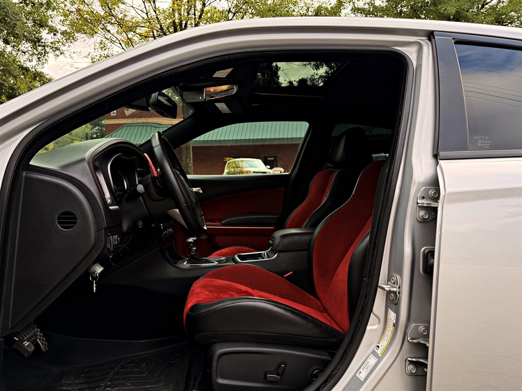 Dodge Charger photo 9