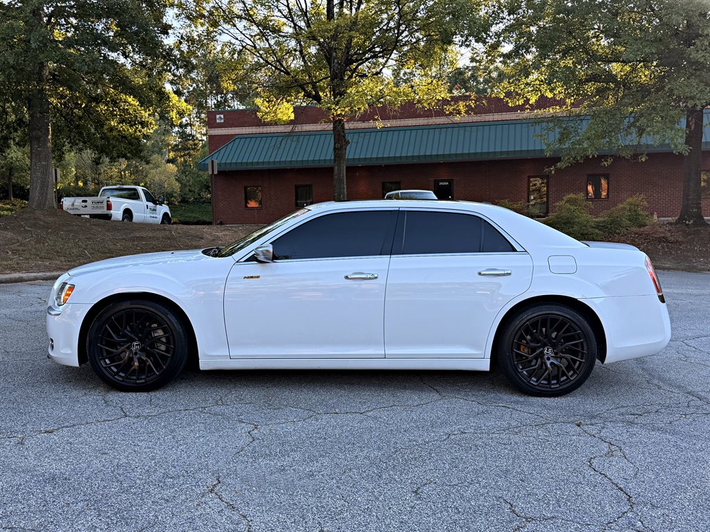 Chrysler 300 photo 8