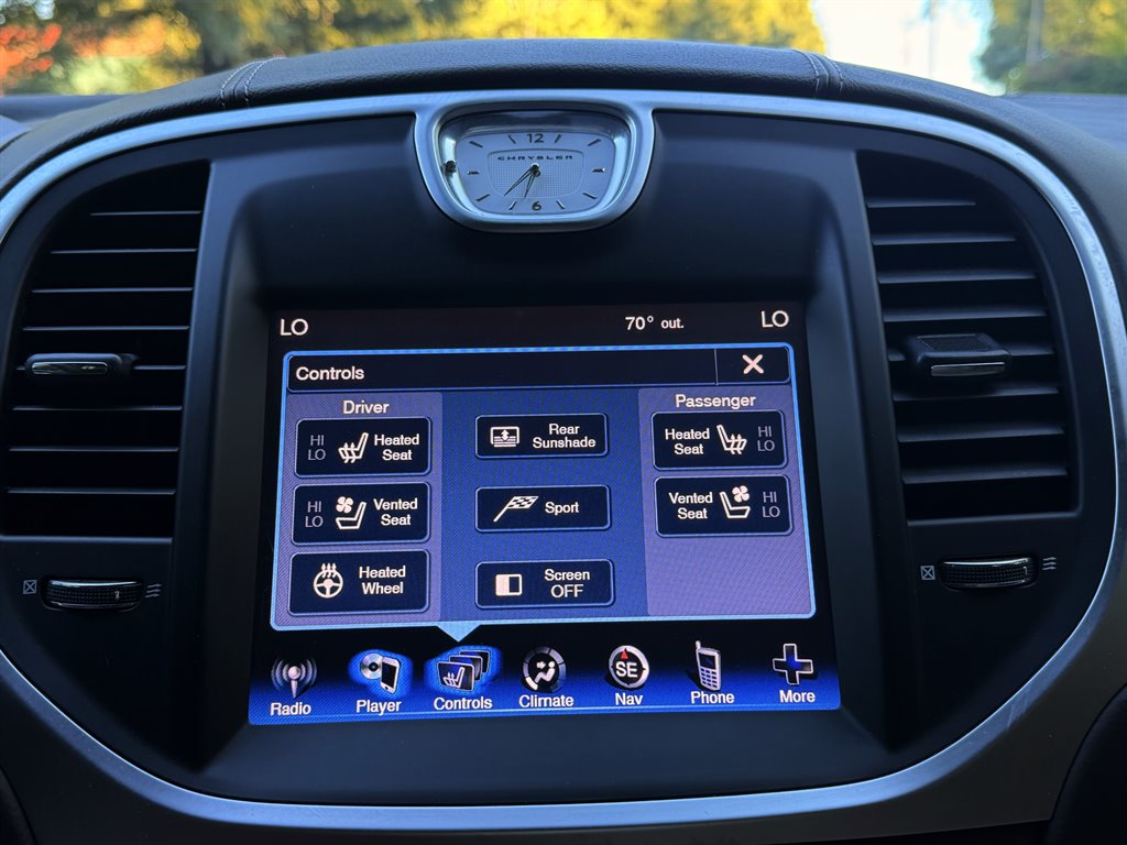 Chrysler 300 photo 16