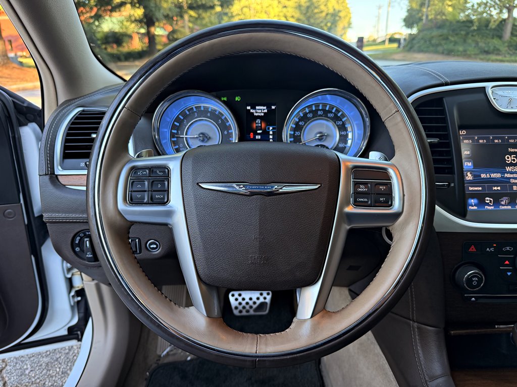 Chrysler 300 photo 11