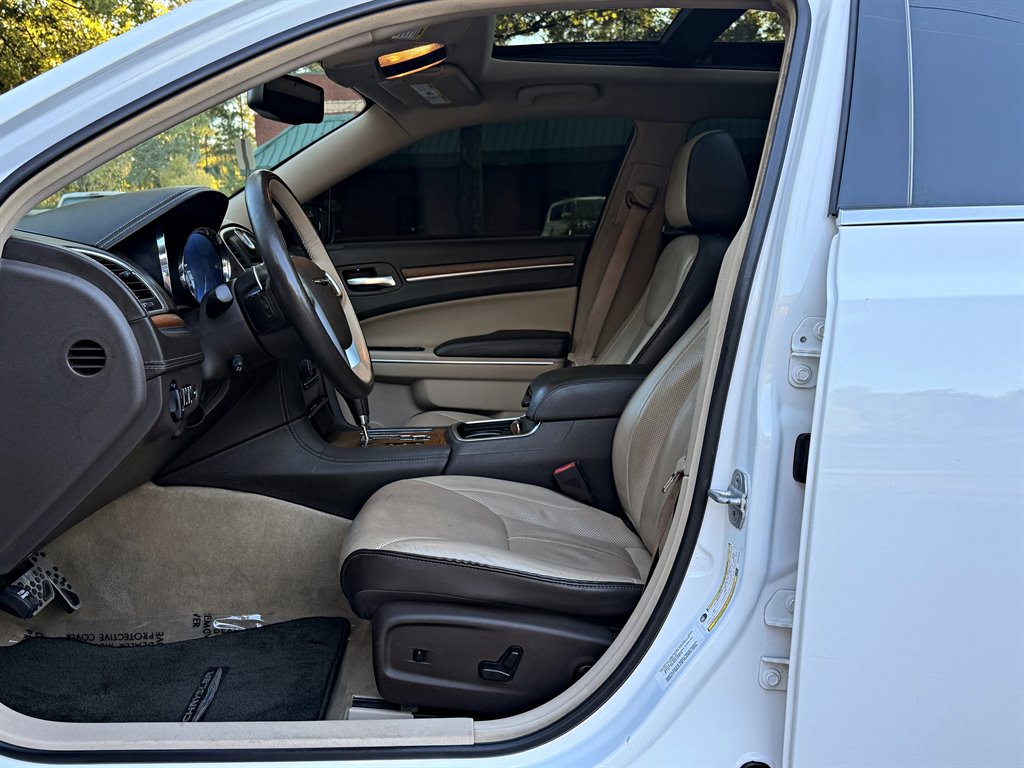 Chrysler 300 photo 9