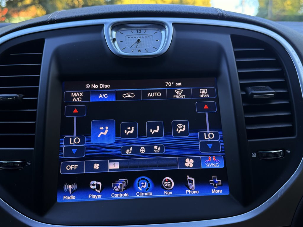 Chrysler 300 photo 17
