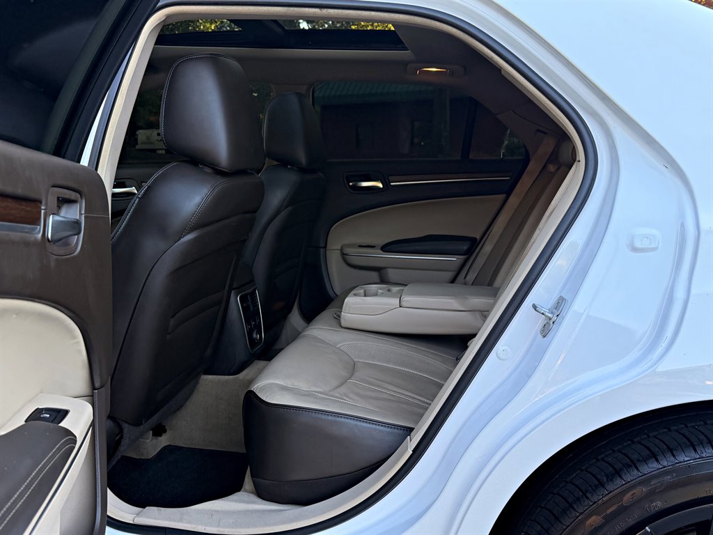 Chrysler 300 photo 10