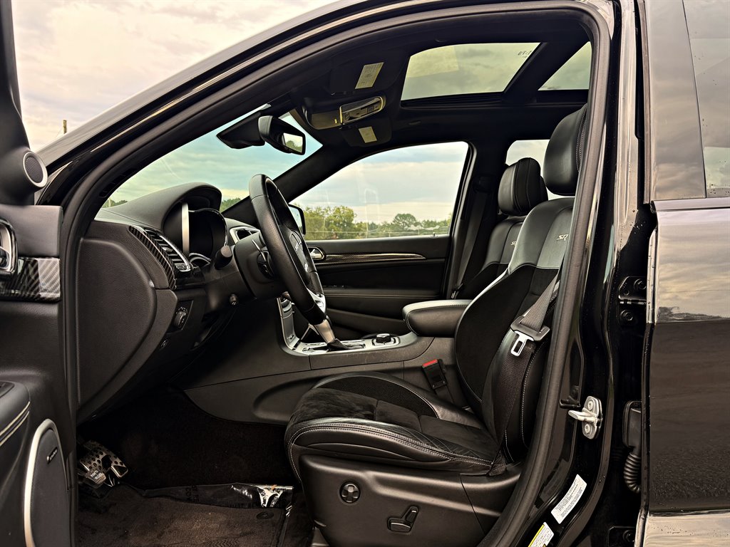 Jeep Grand Cherokee photo 9