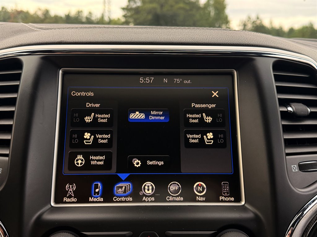 Jeep Grand Cherokee photo 16