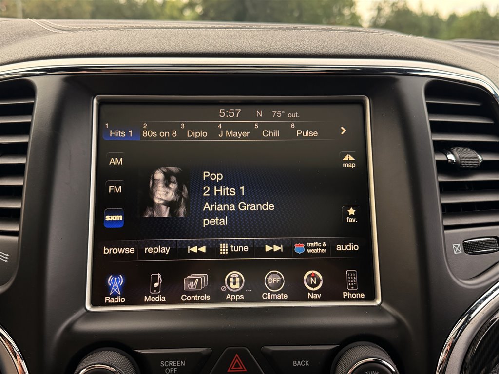 Jeep Grand Cherokee photo 14