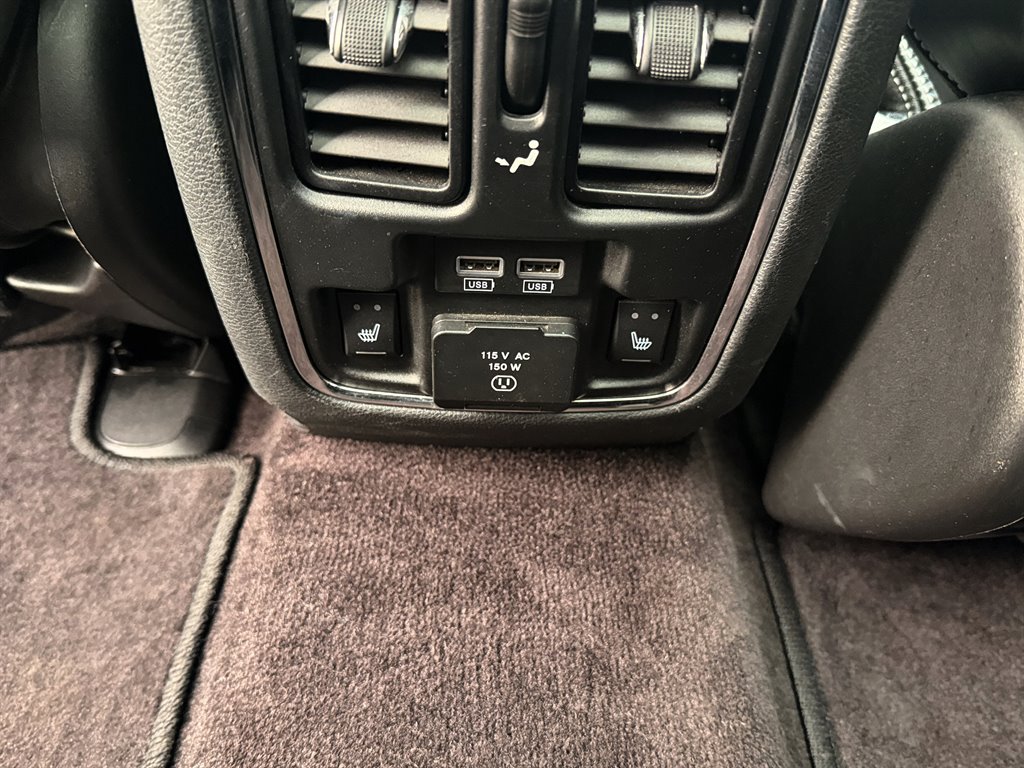 Jeep Grand Cherokee photo 11