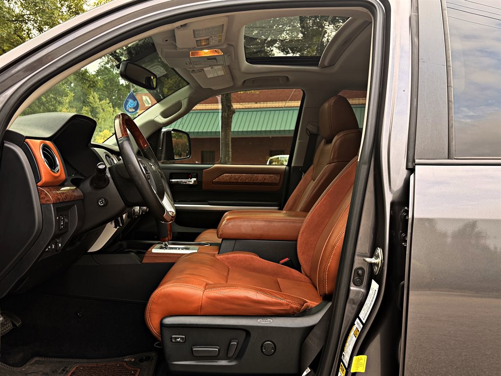 Toyota Tundra photo 9