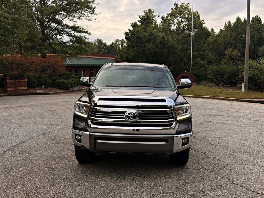 Toyota Tundra photo 2