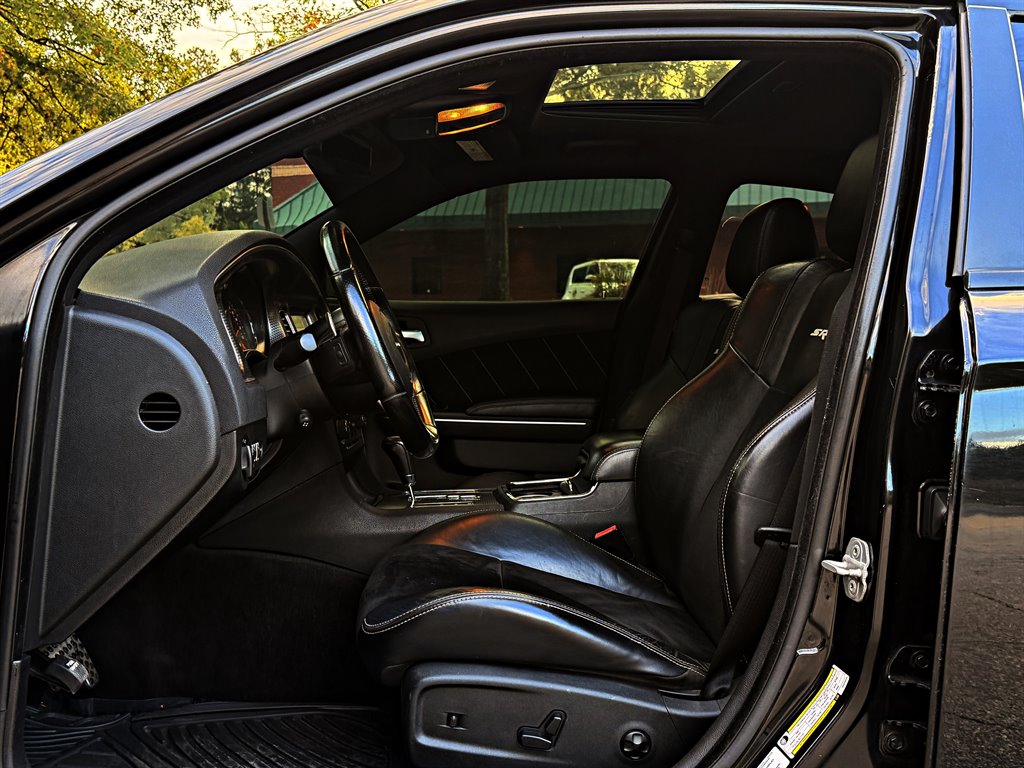 Dodge Charger photo 9