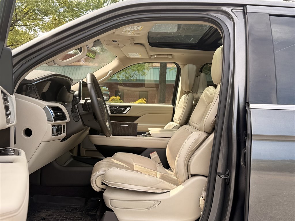 Lincoln Navigator photo 9