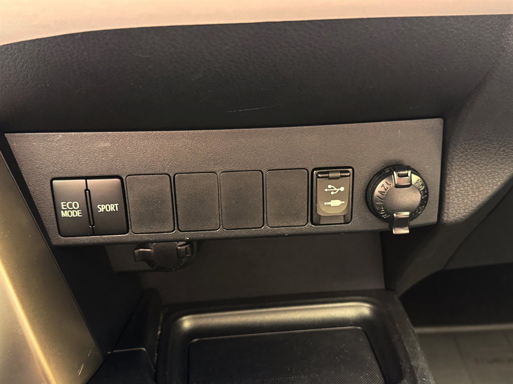 Toyota RAV4 photo 18