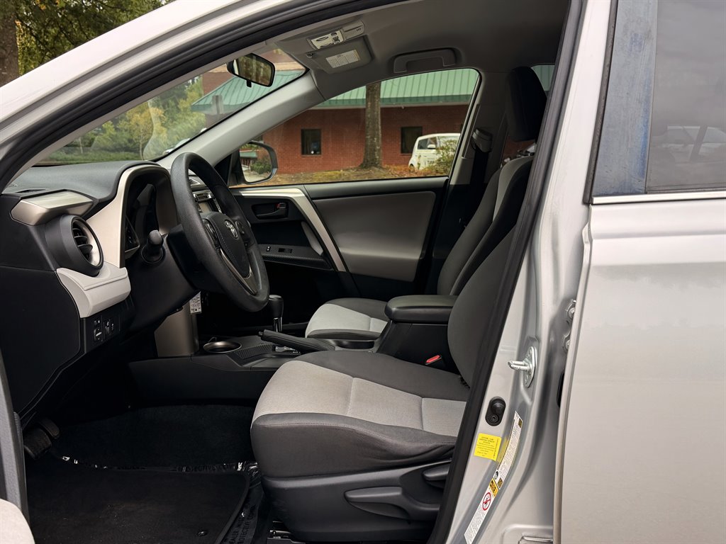 Toyota RAV4 photo 8
