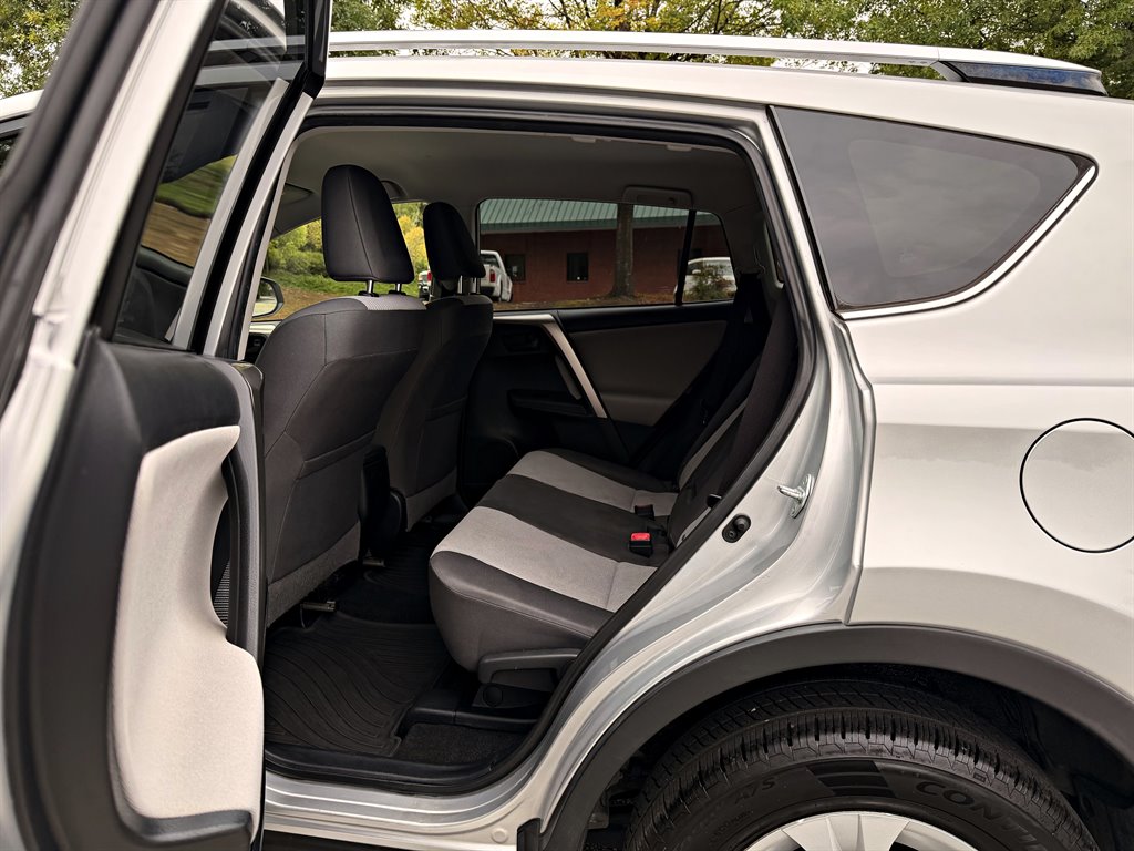 Toyota RAV4 photo 9