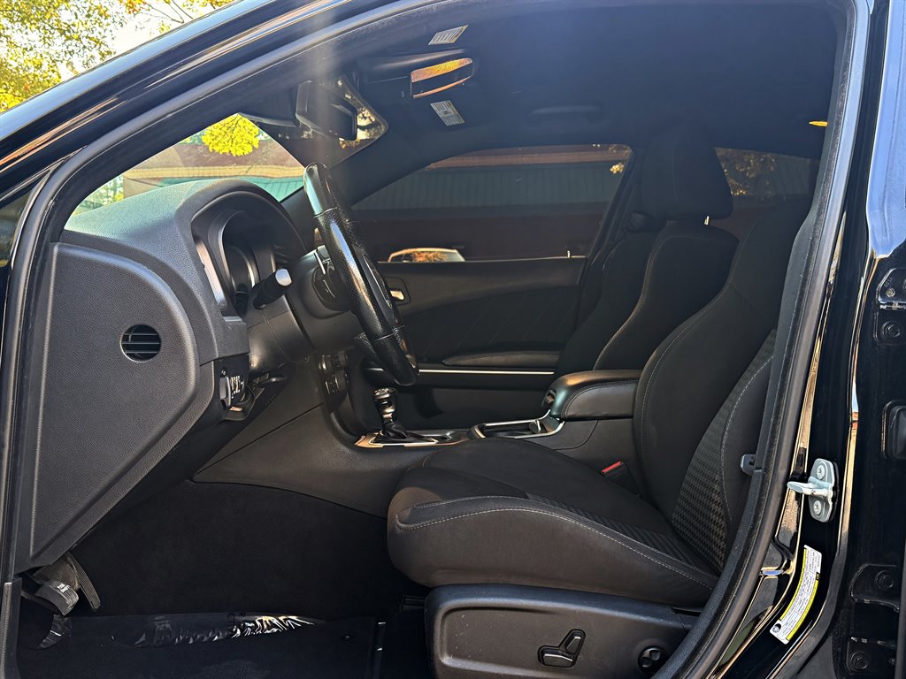 Dodge Charger photo 9