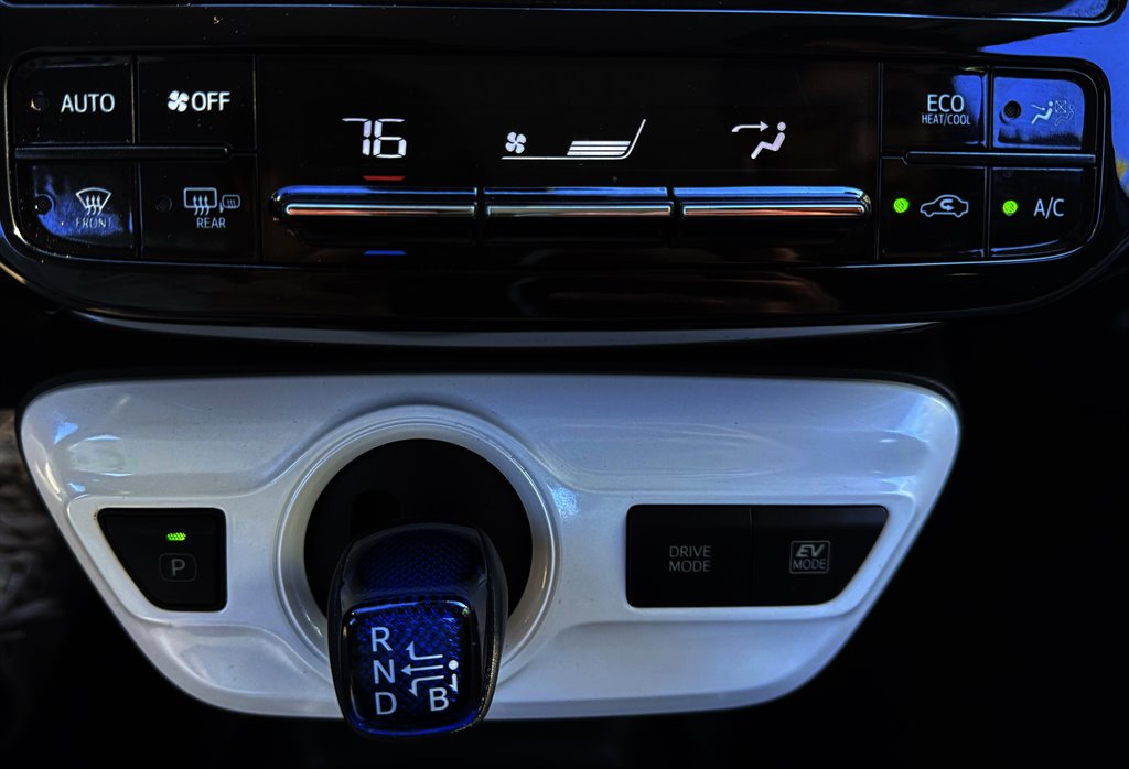 Toyota Prius photo 17