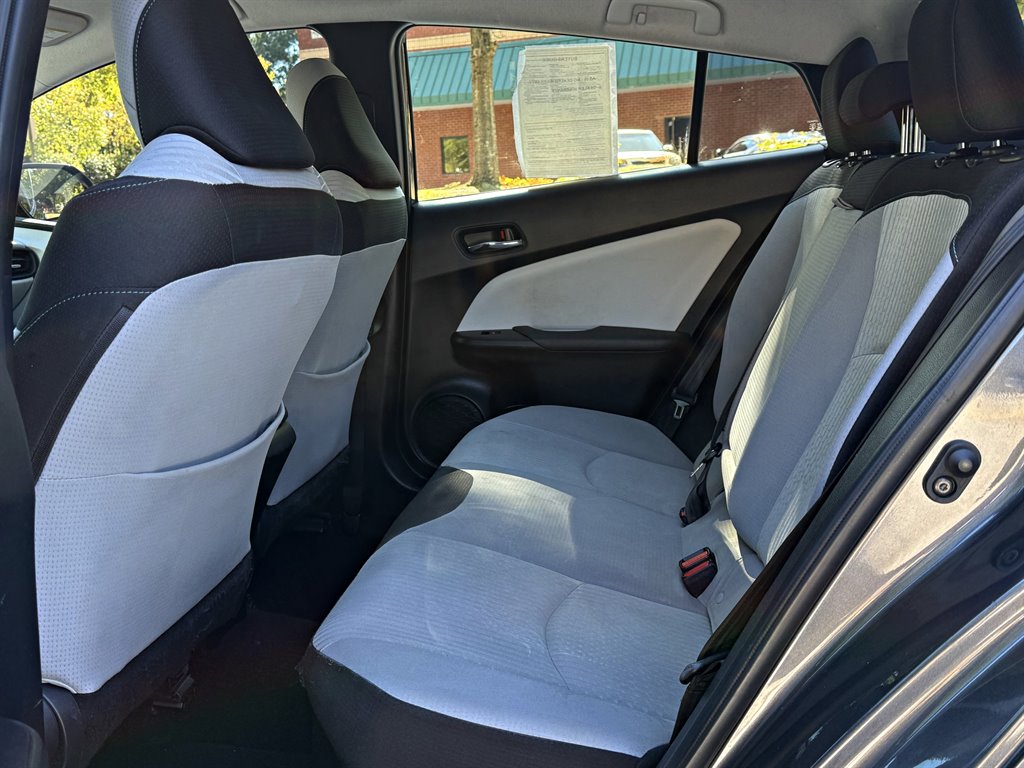 Toyota Prius photo 10