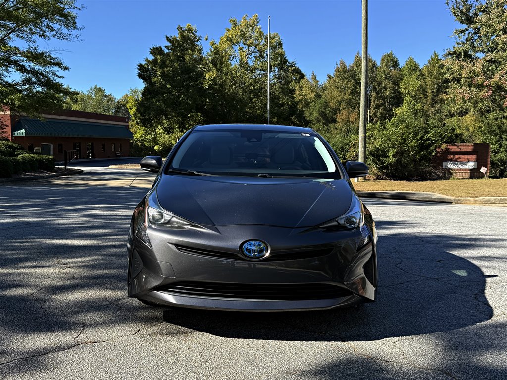 Toyota Prius photo 2