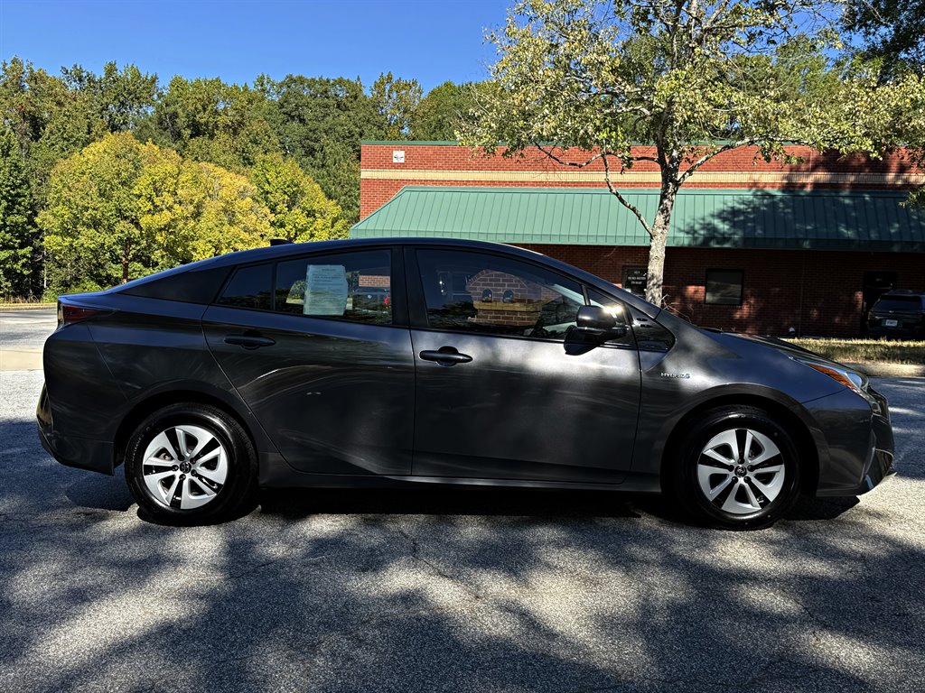 Toyota Prius photo 4